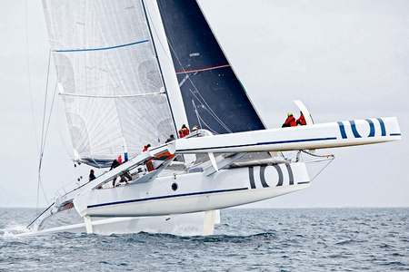 Trimaran course voile ORMA Morbihan Bretagne