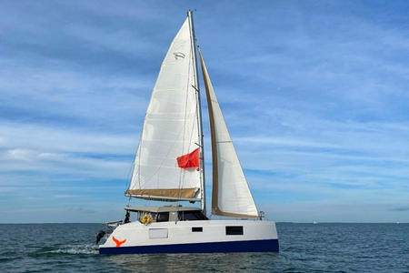 Naviguer catamaran voile ile Ré