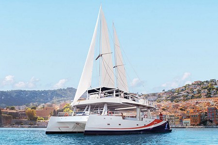 Maxi catamaran