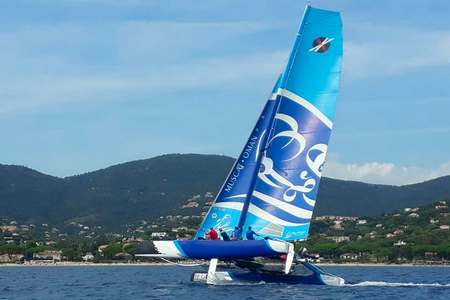 Catamaran course Cavalaire Var 83