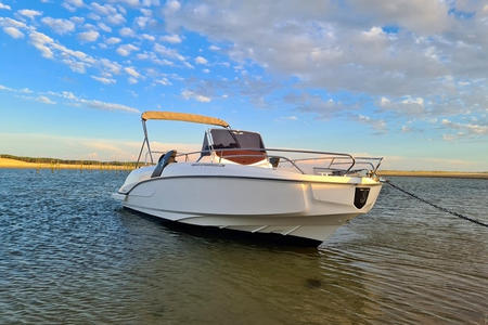 Bateau à moteur