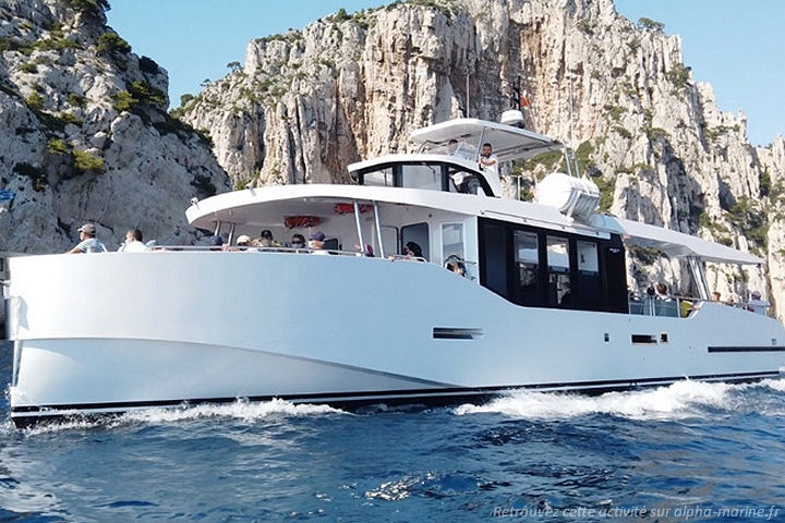 Bateau moteur hybride